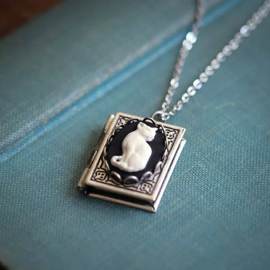 Gothic Cat Cameo Pendant Necklaces – Vintage Grimoire-Inspired Jewelry for Women